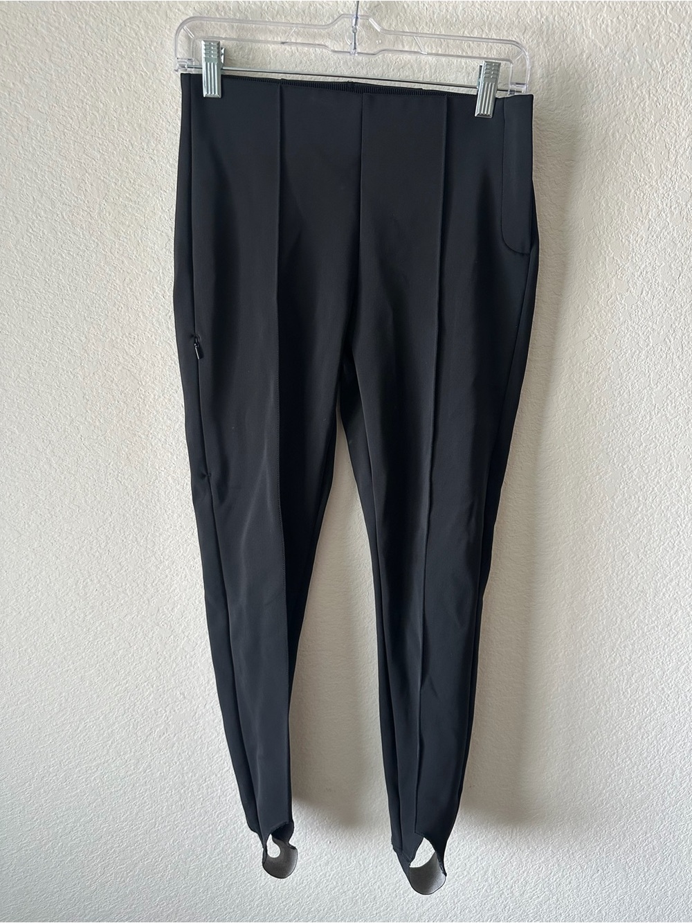 Athleta Black High Waisted Stirrup Pants Pintuck Seam Active Leggings 4P